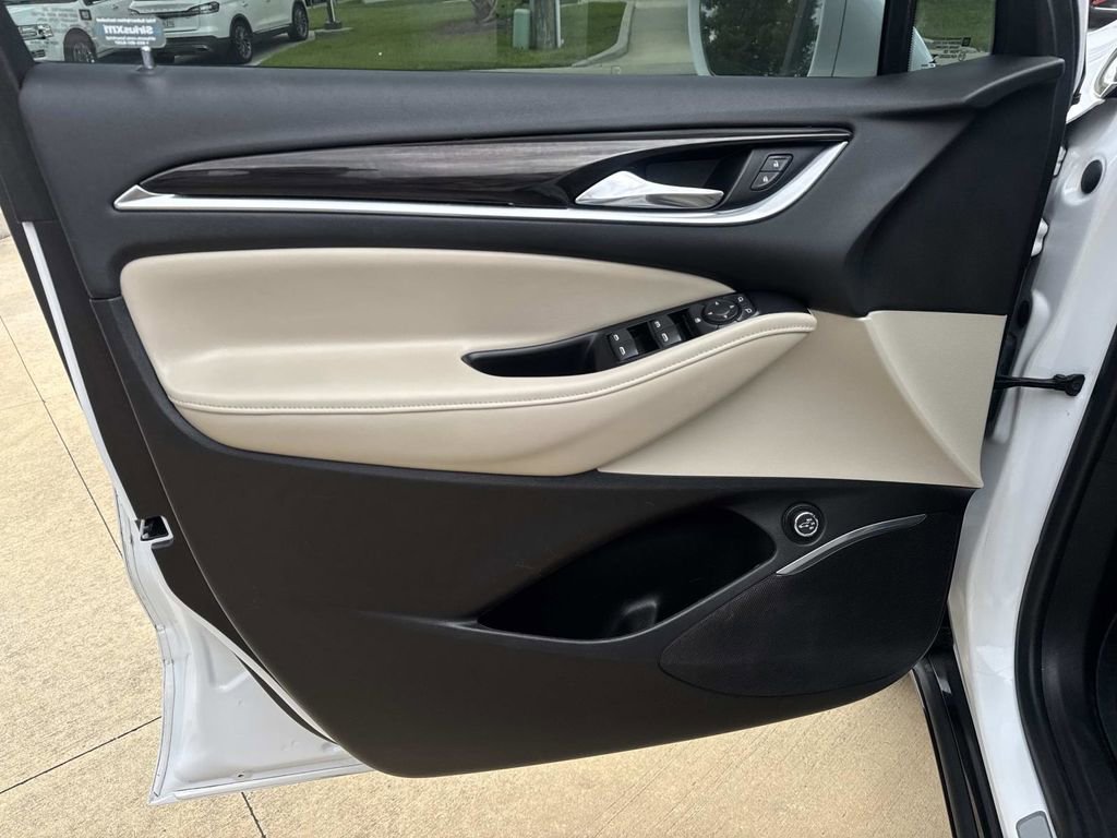 Used 2018 Buick Enclave Essence FWD image 19