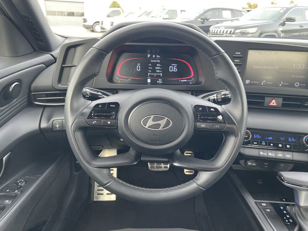 Used 2025 Hyundai Elantra Sport image 13
