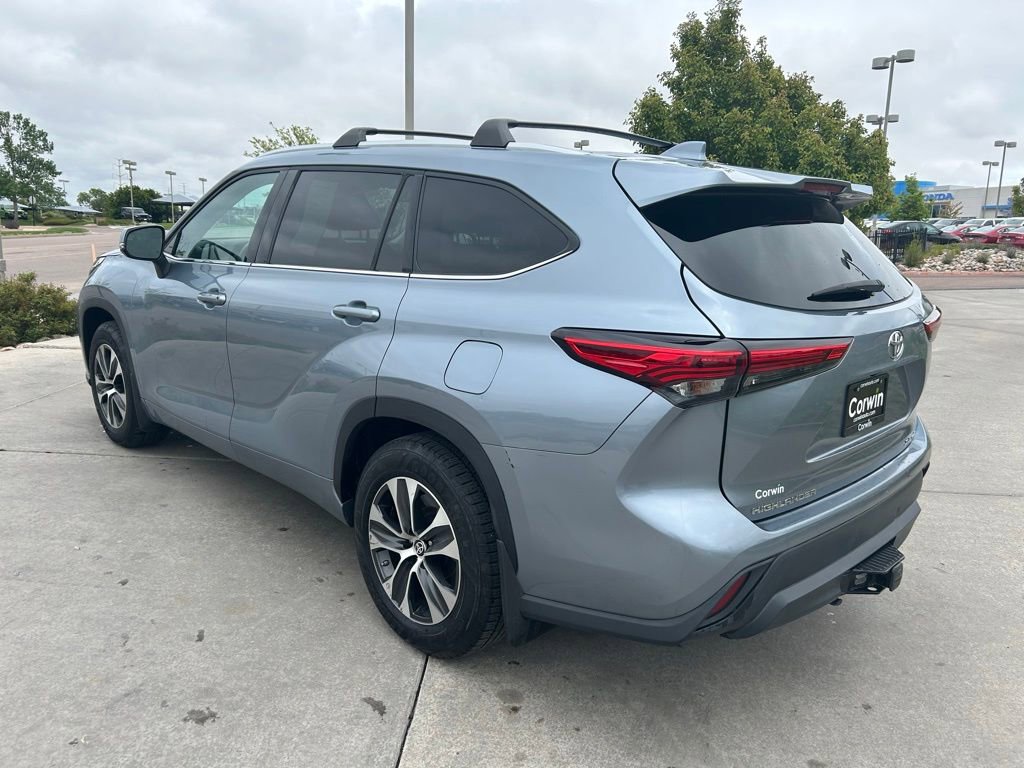 Used 2020 Toyota Highlander XLE AWD/4WD image 6