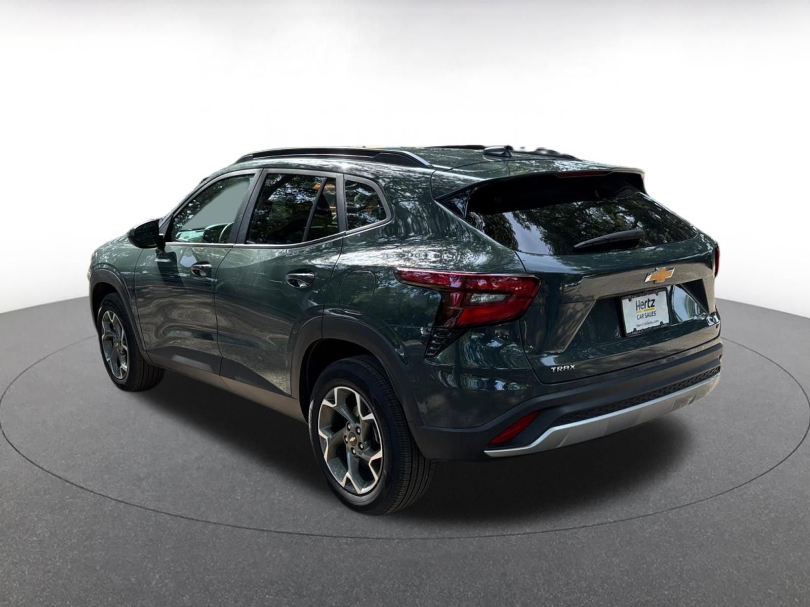 Used 2025 Chevrolet Trax LT w/ LT Convenience Package FWD image 5