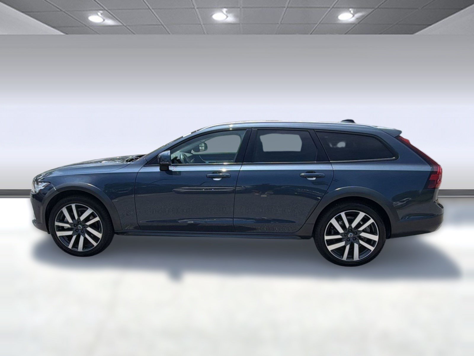 Certified 2022 Volvo V90 B6 Cross Country w/ Advanced Package AWD/4WD image 2