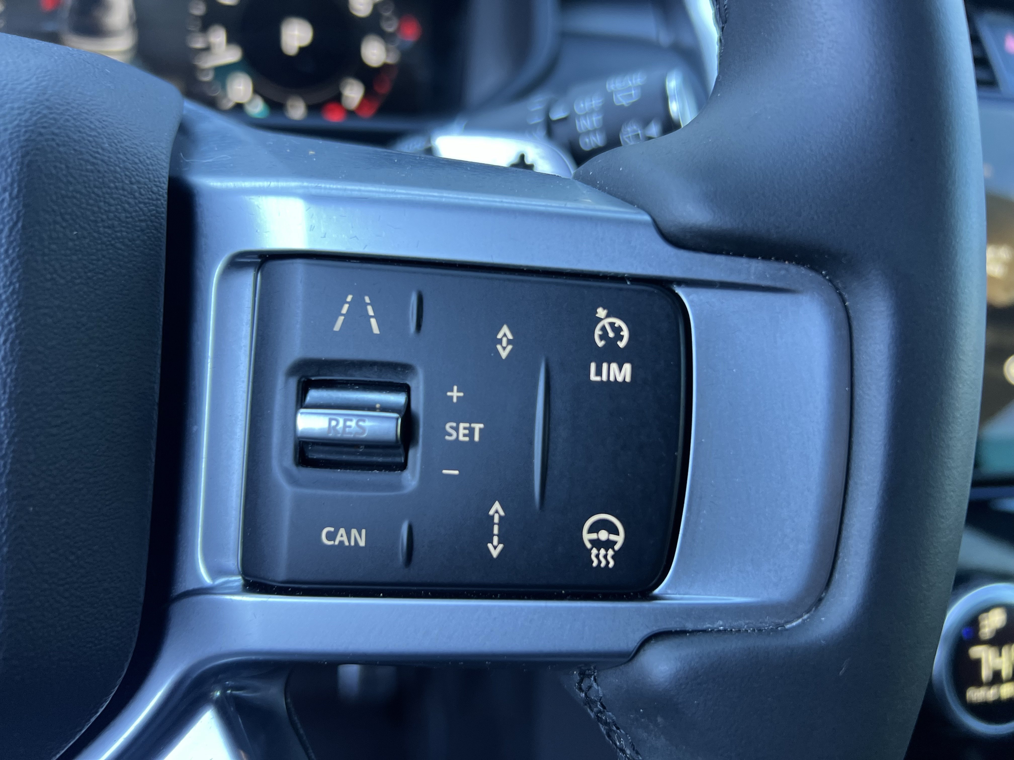 Certified 2025 Land Rover Discovery Dynamic SE AWD/4WD image 22
