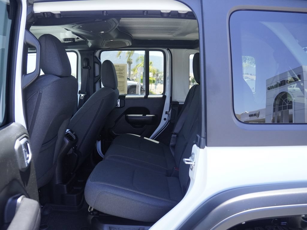 Used 2024 Jeep Wrangler Unlimited AWD/4WD image 31