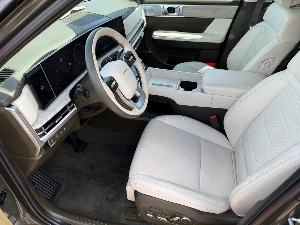 Used 2025 Hyundai Santa Fe Calligraphy image 10