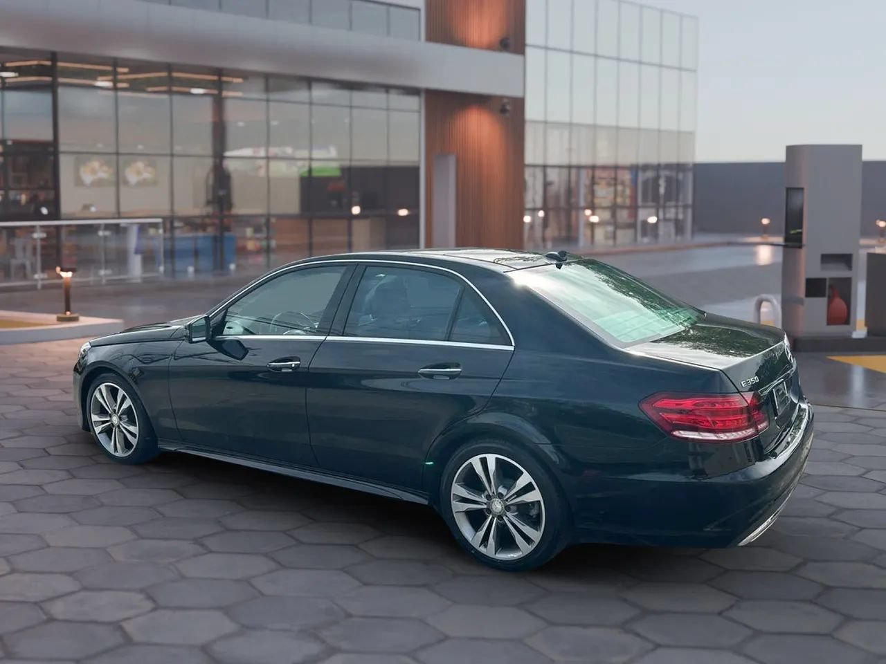 Used 2016 Mercedes-Benz E 350 4MATIC Sedan w/ Premium Package image 4