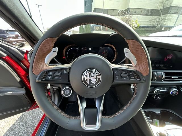 New 2025 Alfa Romeo Giulia AWD w/ Driving Assist Package image 18