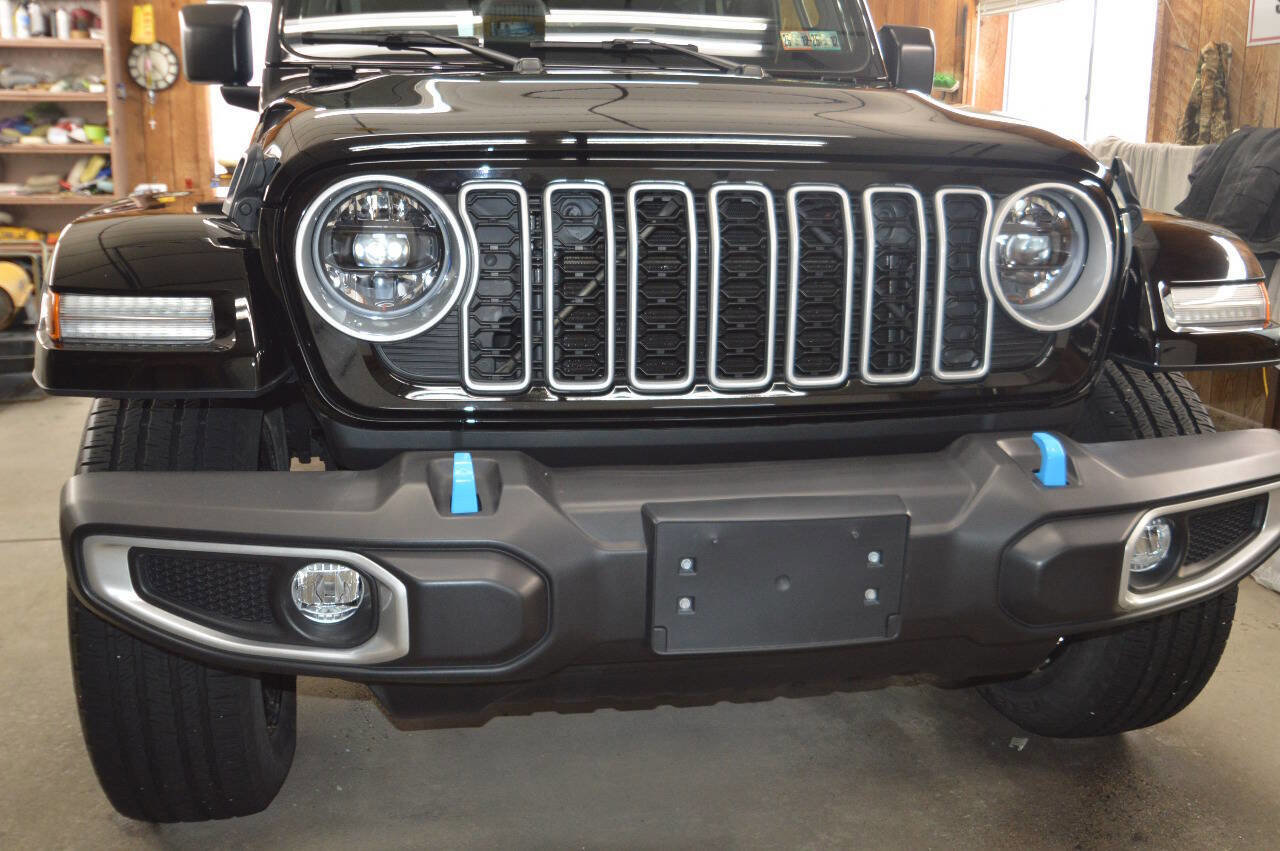 Used 2024 Jeep Wrangler Unlimited Sahara w/ Dual Top Group image 4