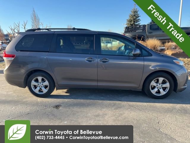 Used 2011 Toyota Sienna LE image 2
