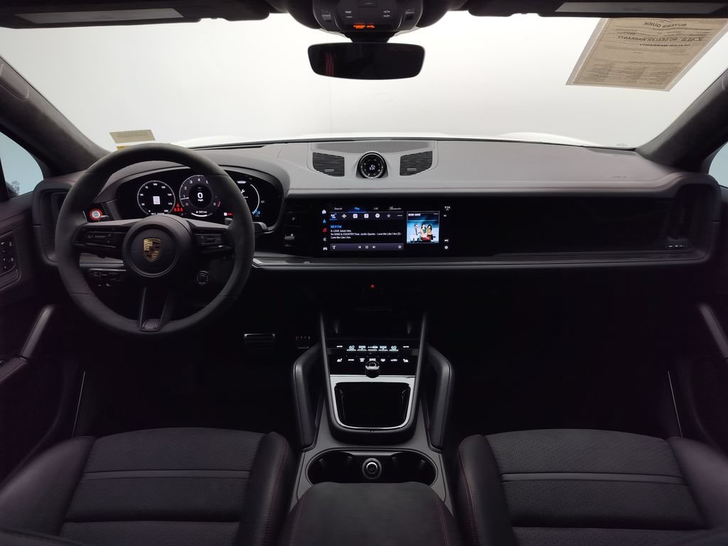 Certified 2025 Porsche Cayenne GTS AWD/4WD image 8