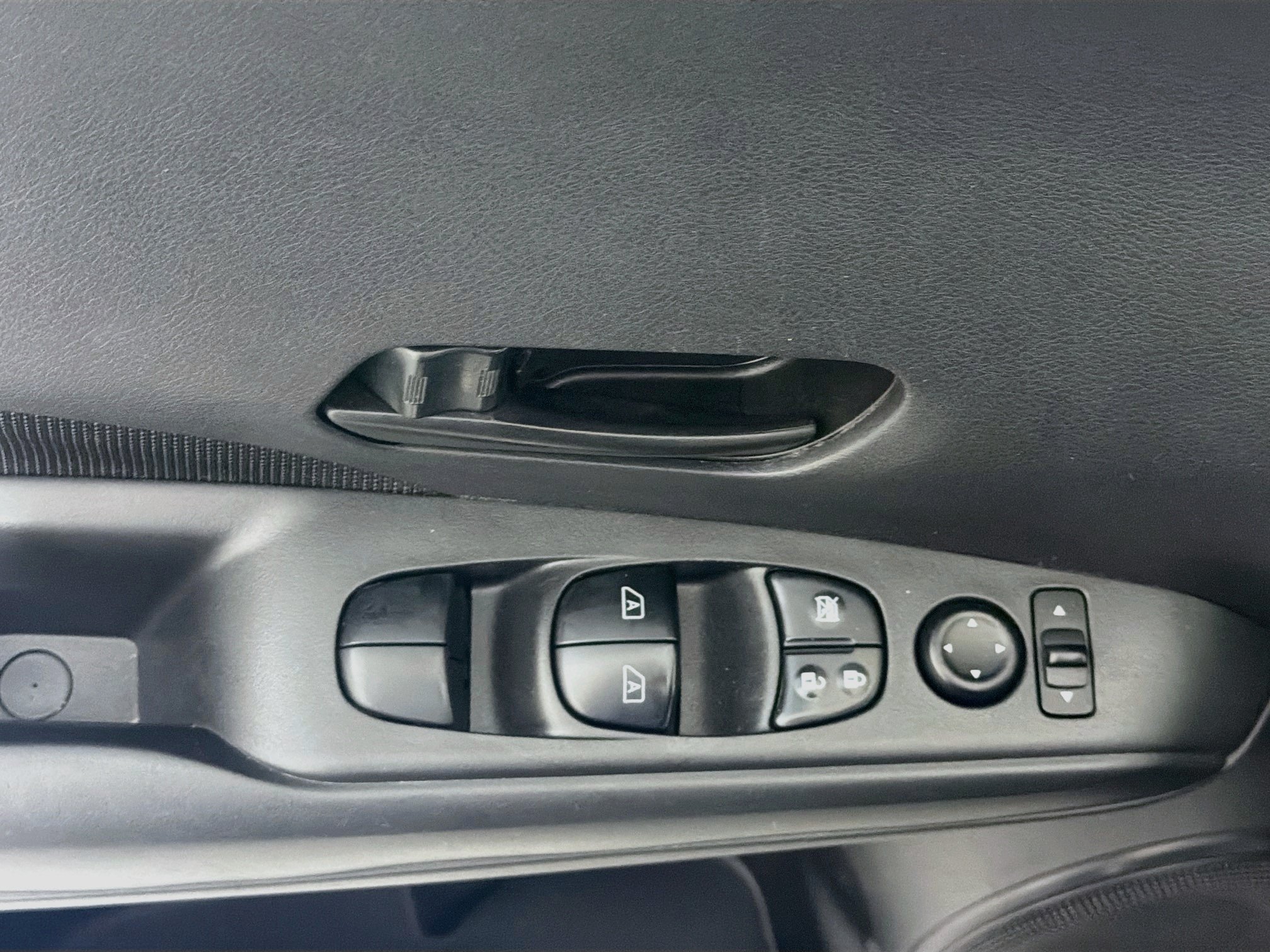 Used 2021 Nissan Kicks S FWD image 15