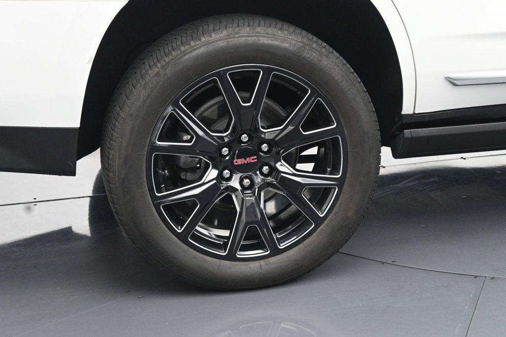 Used 2024 GMC Yukon Denali w/ Advanced Technology Package AWD/4WD image 10