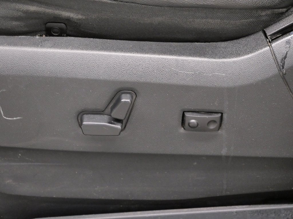 Used 2014 Chrysler Town & Country Touring FWD image 17