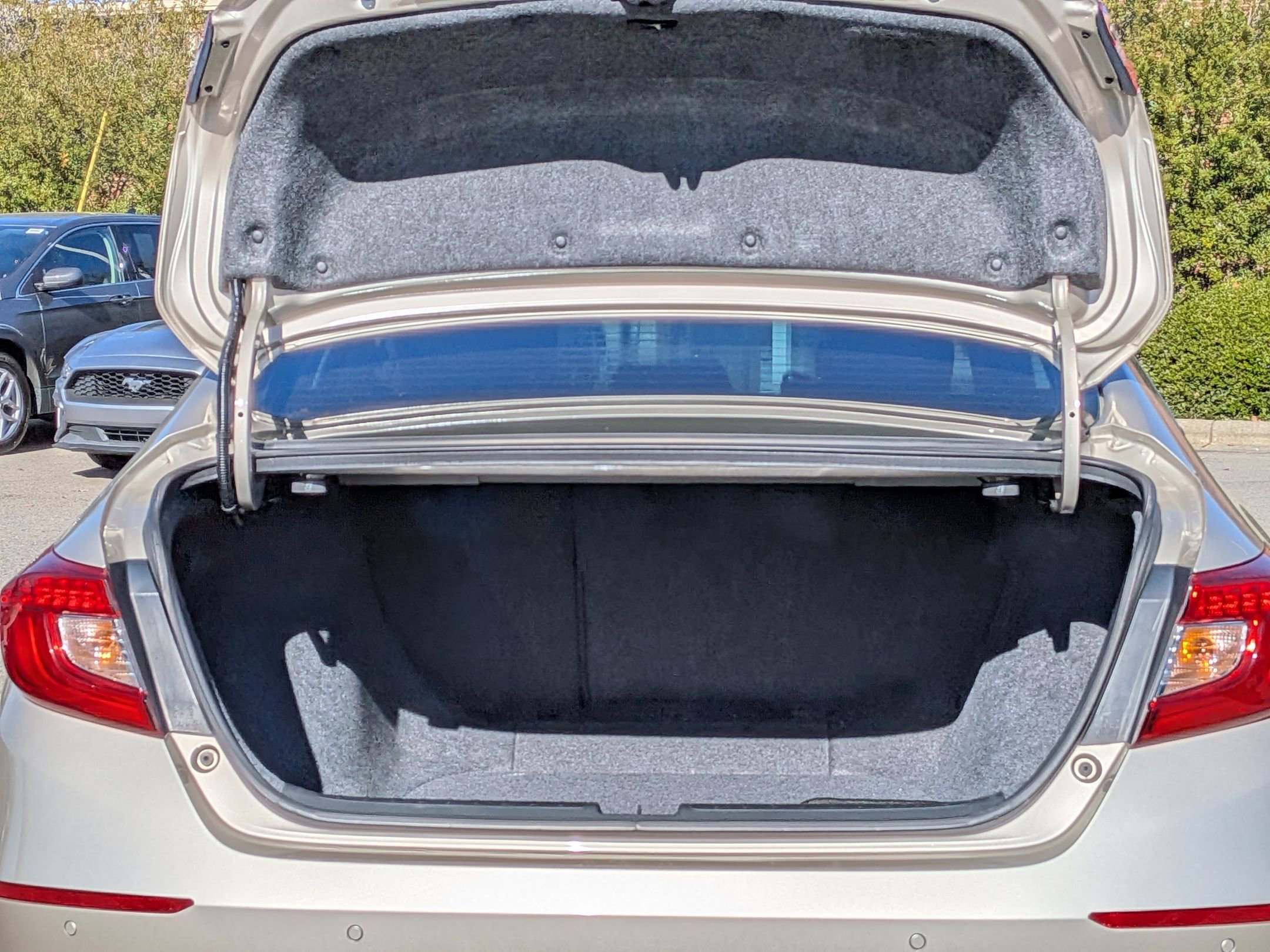 Used 2020 Honda Accord Touring image 34