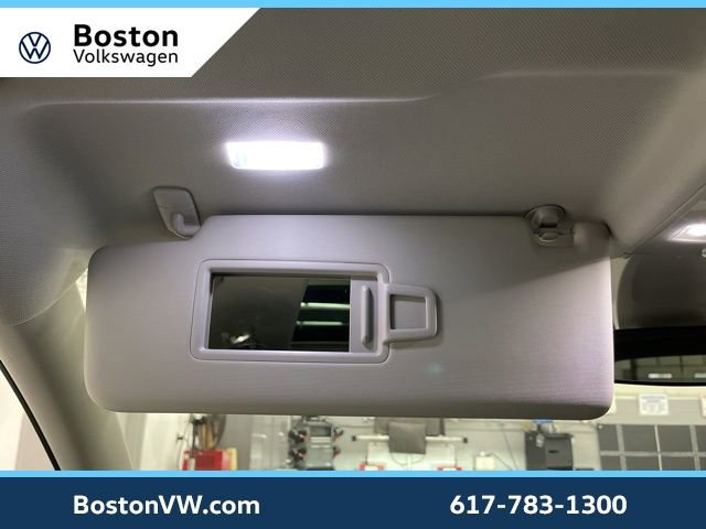 Used 2024 Volkswagen Tiguan SE w/ Panoramic Sunroof Package image 24