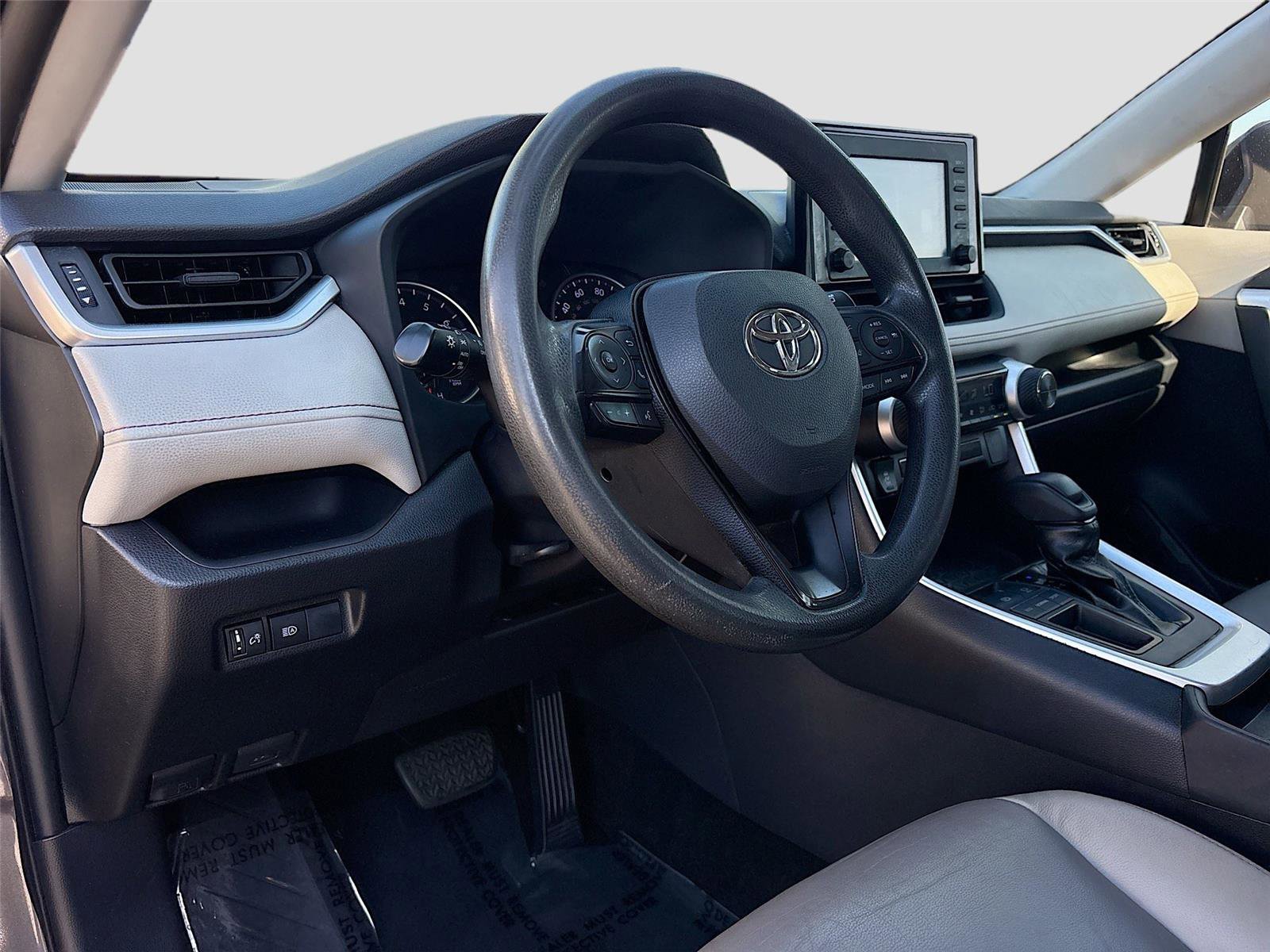 Used 2019 Toyota RAV4 XLE FWD image 10