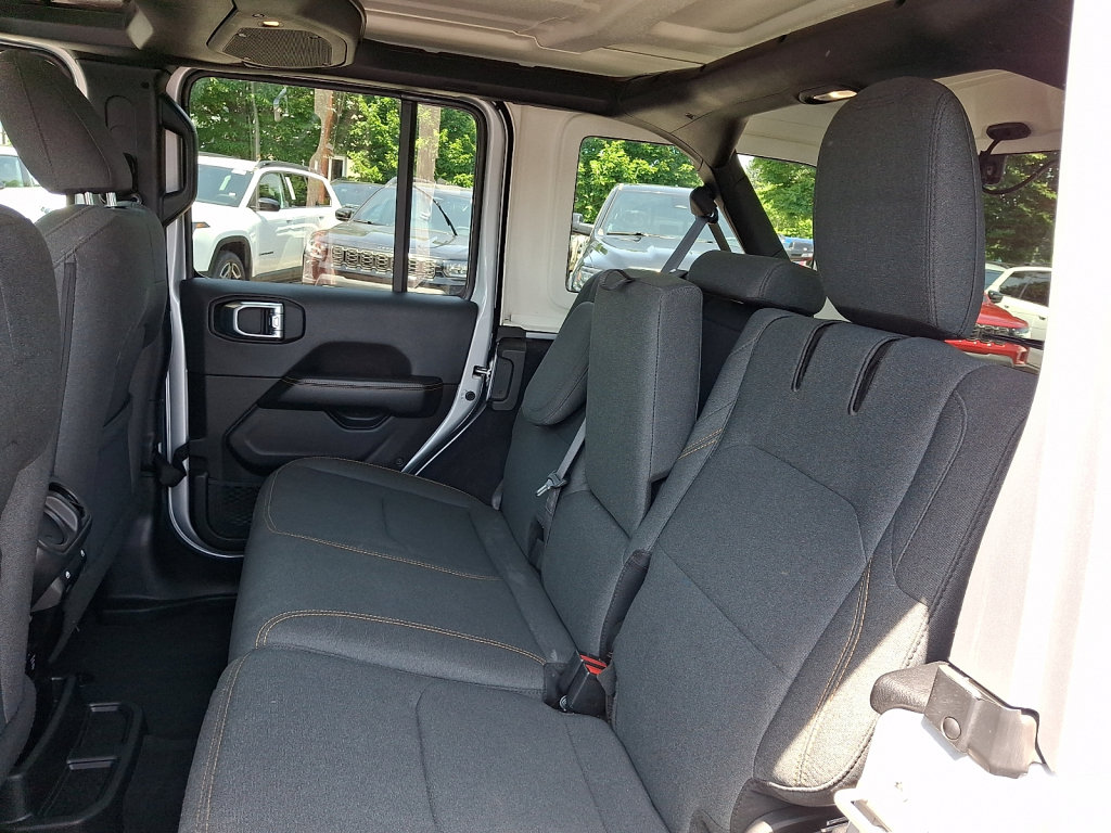 Used 2024 Jeep Wrangler Unlimited Sahara AWD/4WD image 20
