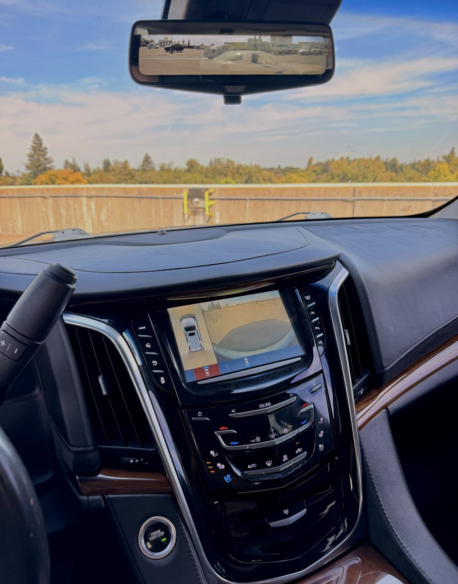 Used 2017 Cadillac Escalade Luxury AWD/4WD image 17