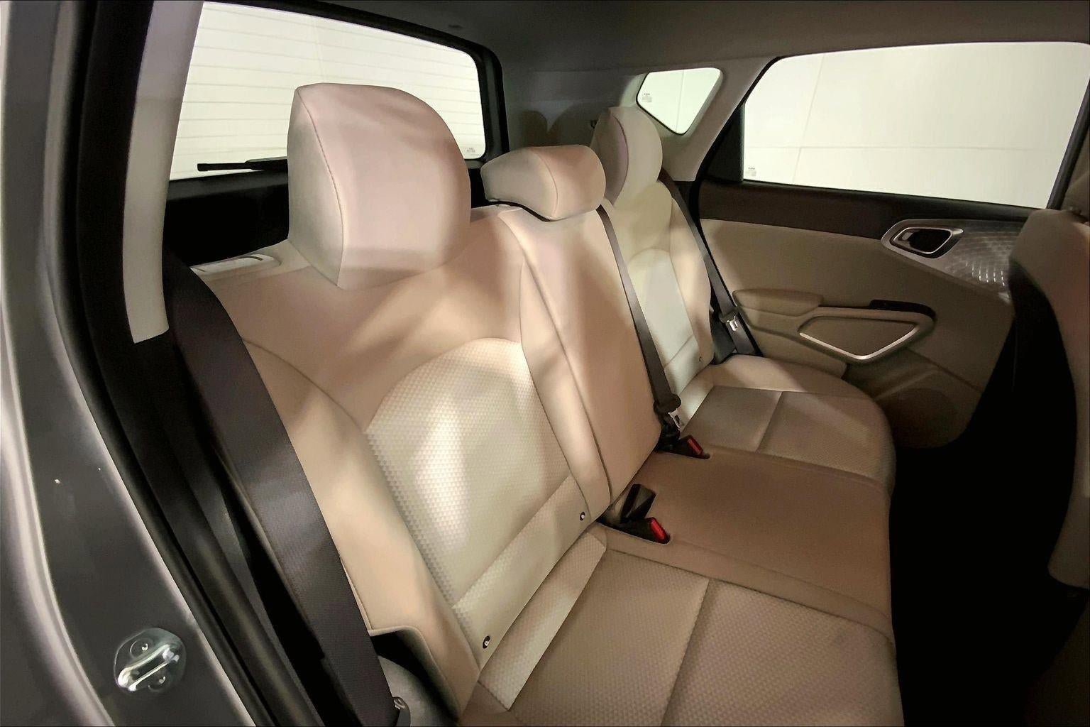 Used 2025 Kia Soul LX image 23
