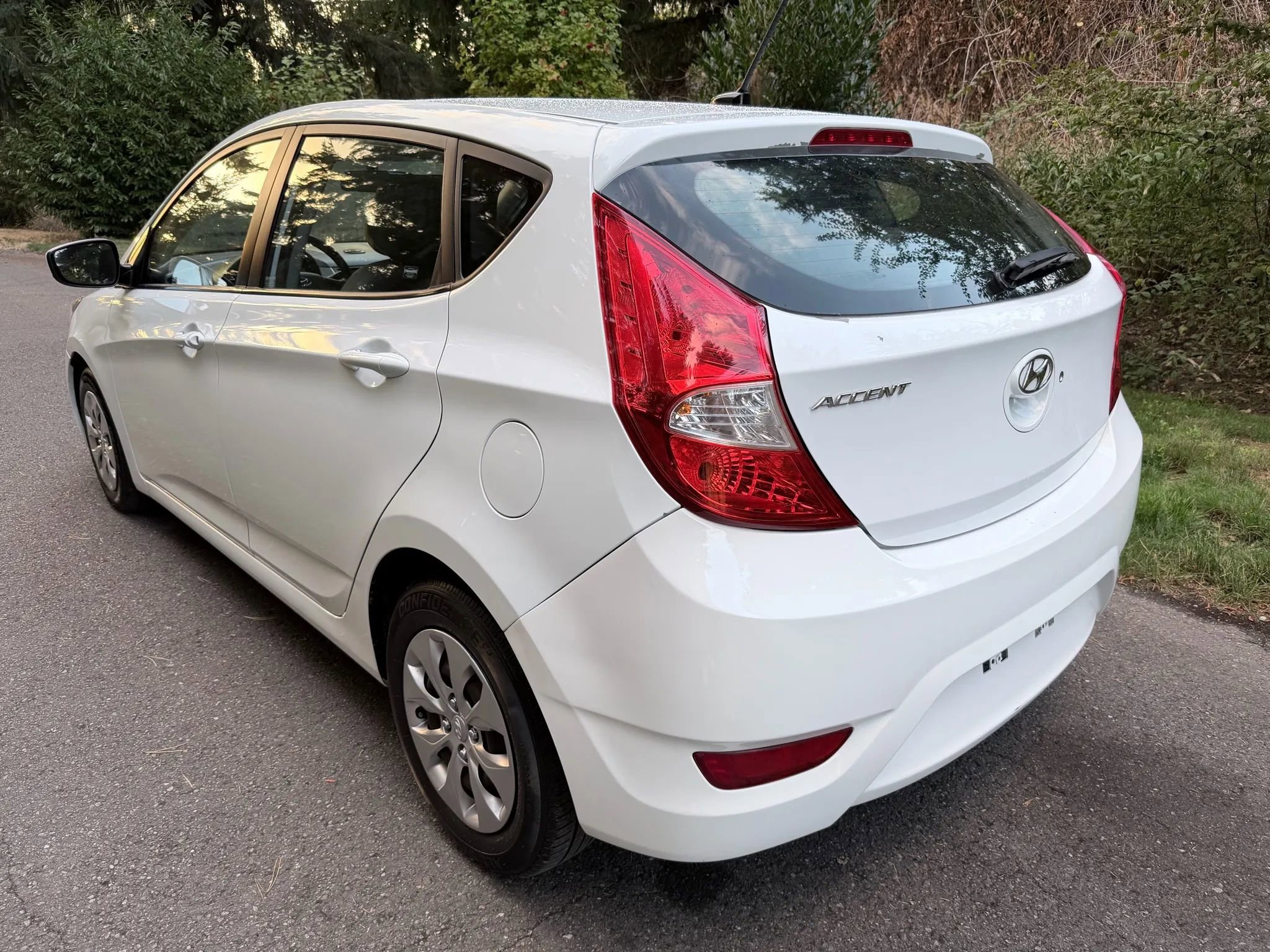 Used 2016 Hyundai Accent SE image 3