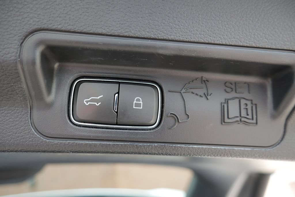 Used 2021 Ford Explorer XLT AWD/4WD image 7