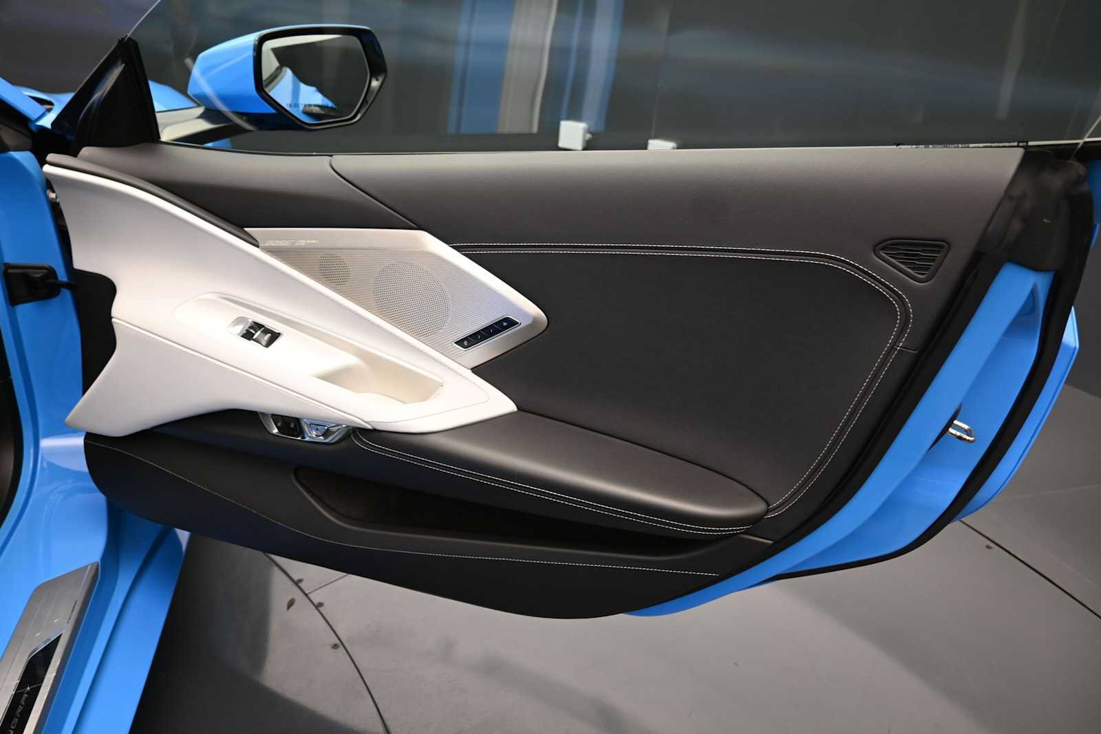 Used 2021 Chevrolet Corvette Stingray Preferred Cpe w/ Engine Appearance Package RWD image 18