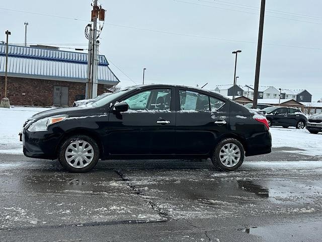 Used 2018 Nissan Versa SV image 3