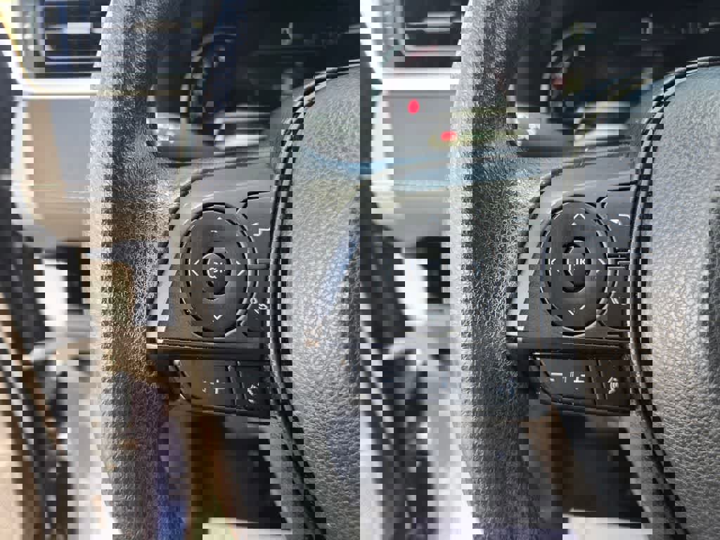 Used 2024 Toyota RAV4 XLE FWD image 21