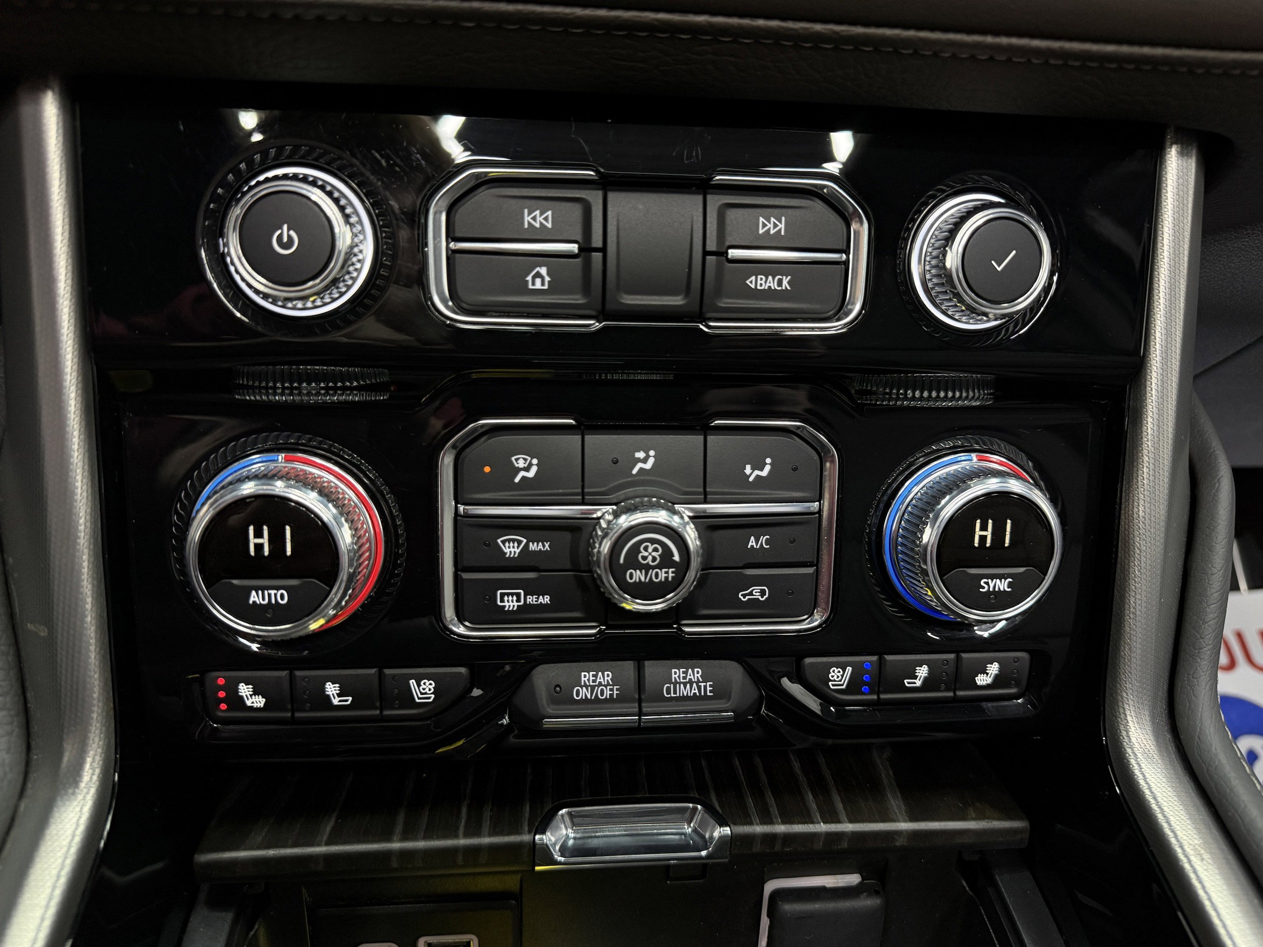 Used 2024 GMC Yukon Denali AWD/4WD image 22
