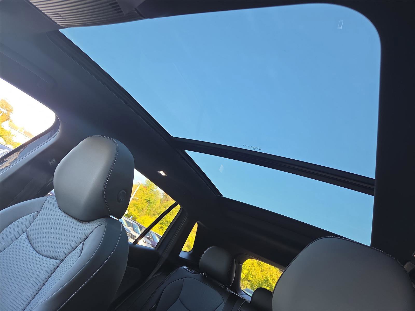 New 2025 Volkswagen Tiguan SE R-Line image 25