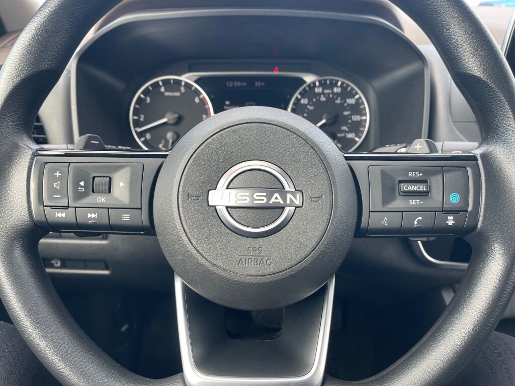 Used 2023 Nissan Rogue SV image 16