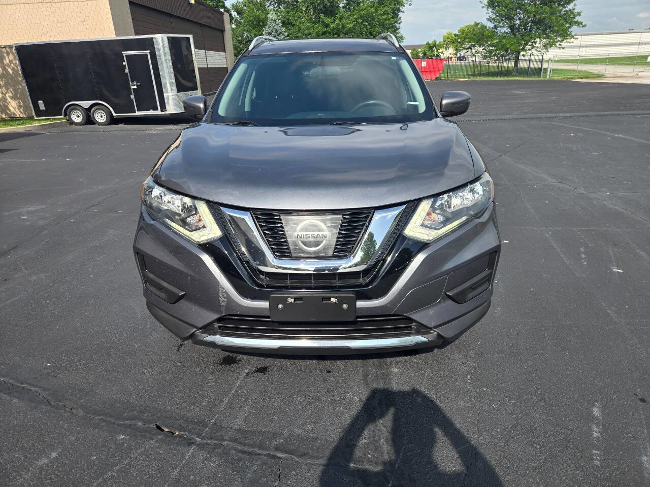 Used 2017 Nissan Rogue SV w/ Sun & Sound Touring Package FWD image 3