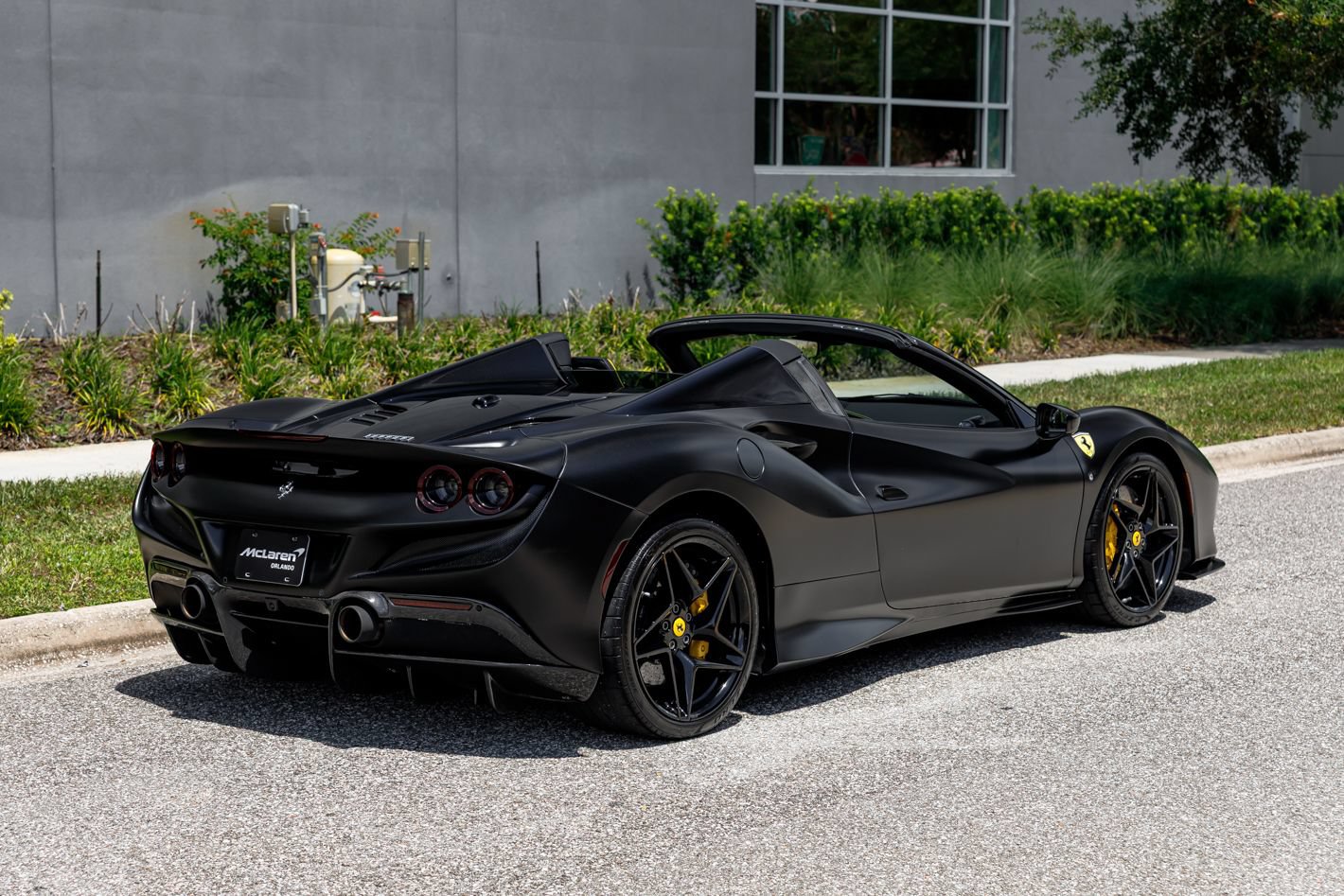 Used 2022 Ferrari F8 Tributo RWD image 11