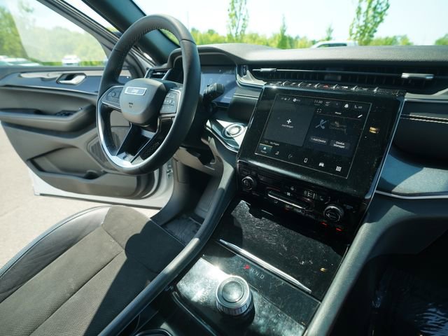Used 2023 Jeep Grand Cherokee Altitude AWD/4WD image 32