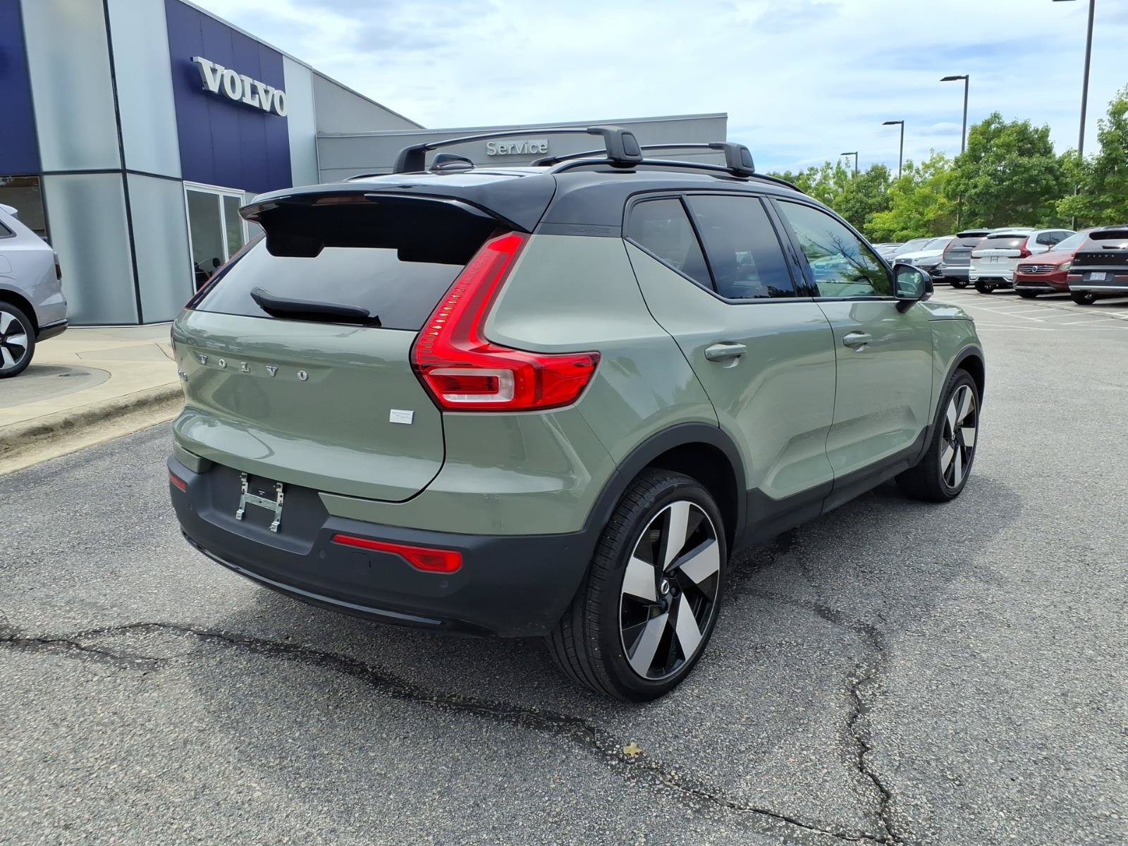 Used 2023 Volvo XC40 Recharge Ultimate w/ Protection Package Premier AWD/4WD image 3