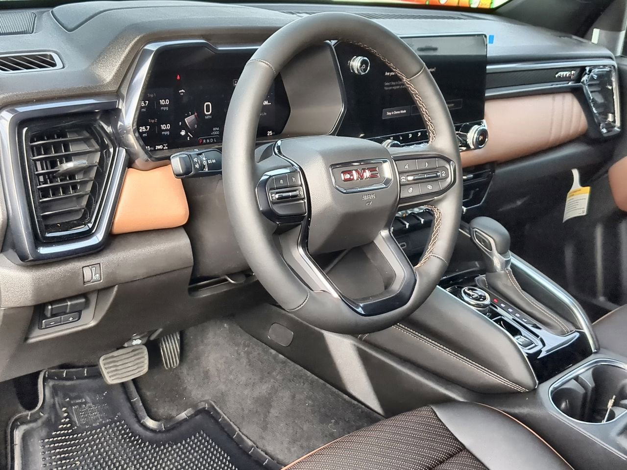 New 2025 GMC Canyon AT4 w/ Nightfall Edition image 10