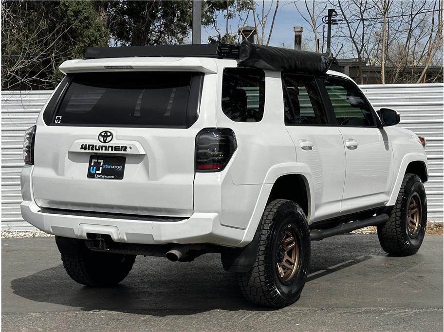 Used 2016 Toyota 4Runner SR5 AWD/4WD image 10