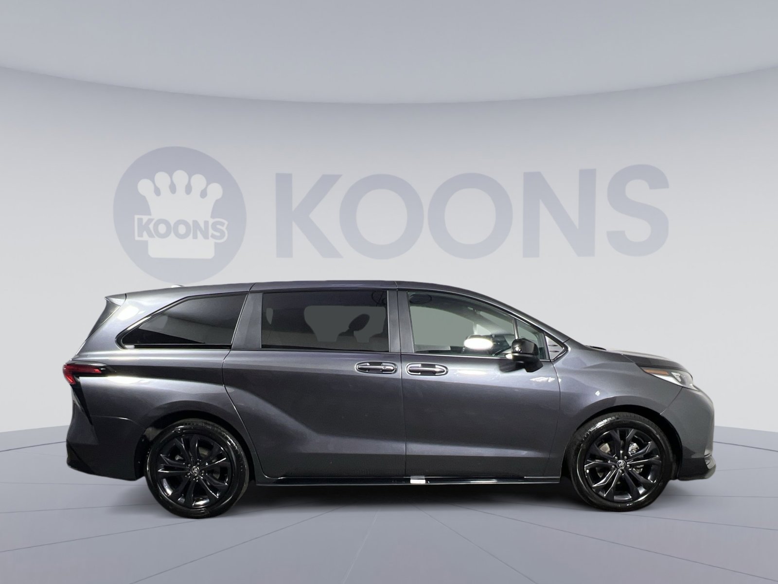 Used 2025 Toyota Sienna XSE image 8
