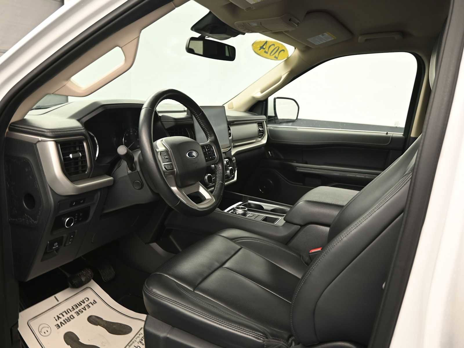 Used 2024 Ford Expedition XLT image 11