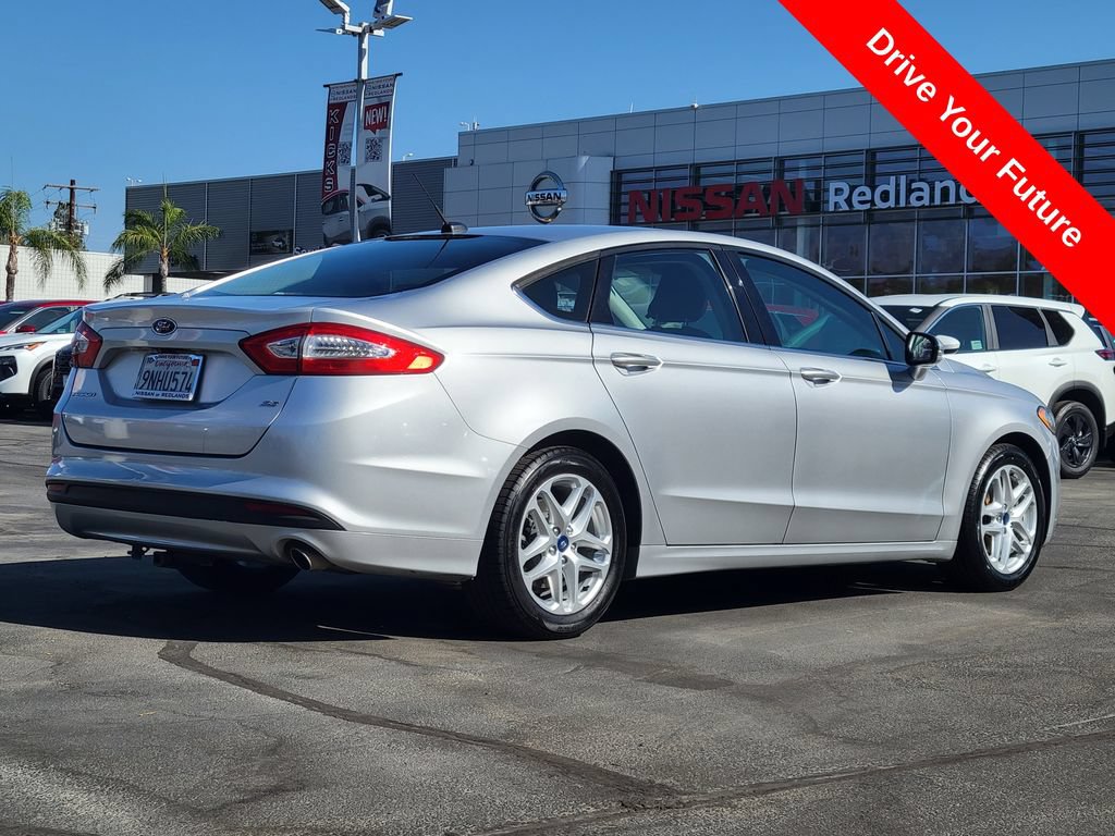 Used 2015 Ford Fusion SE FWD image 4