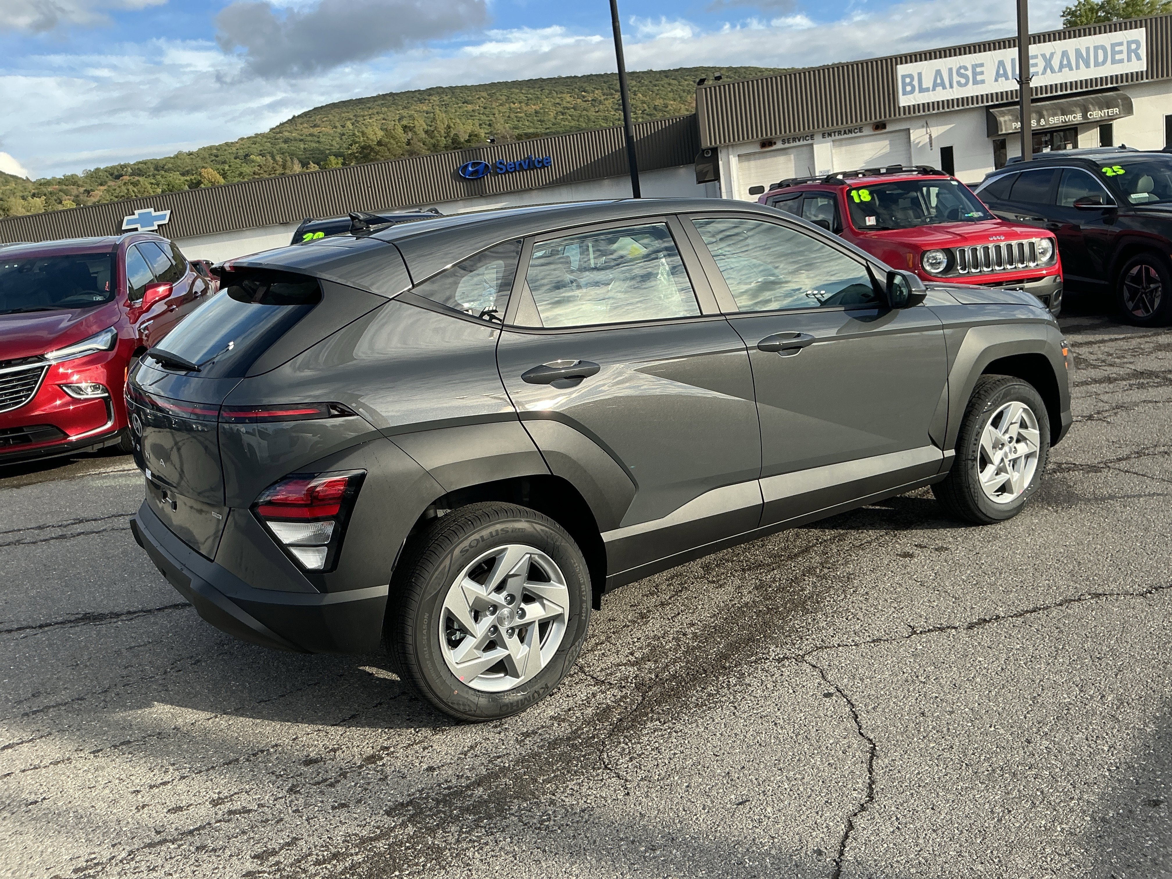 New 2026 Hyundai Kona SE video 3