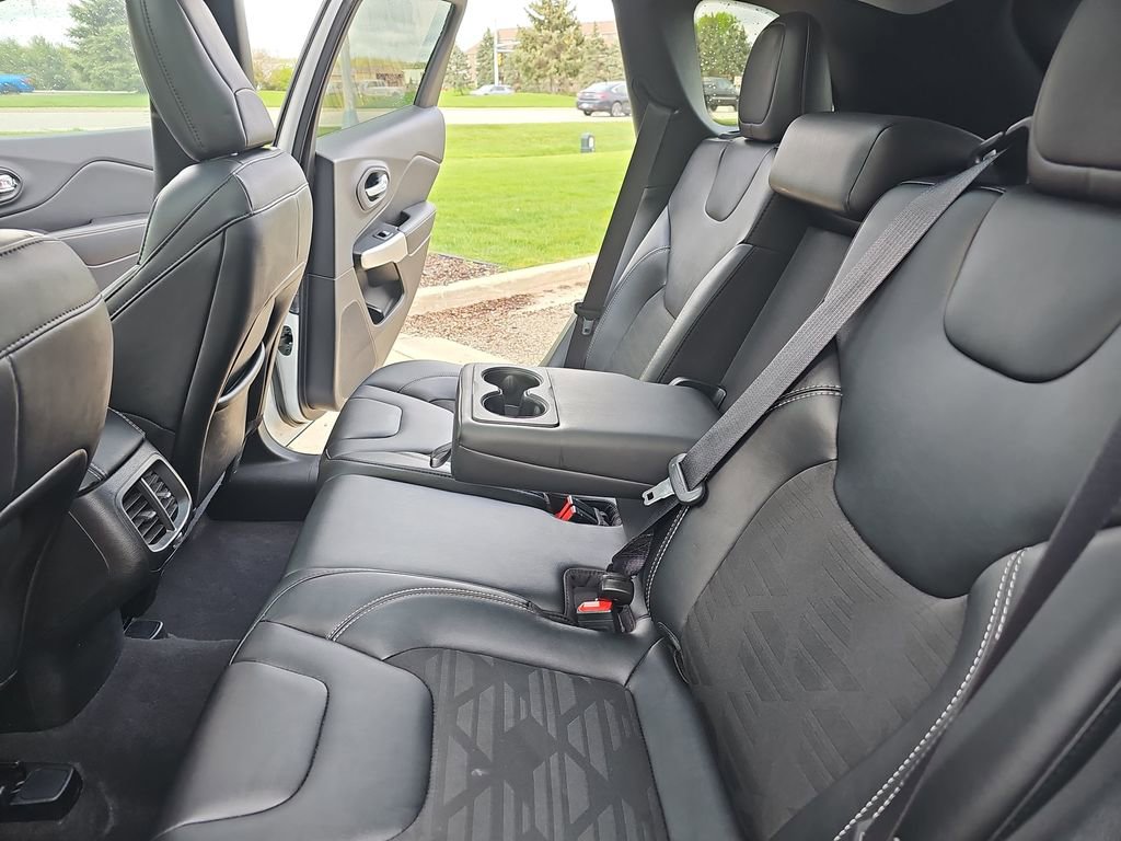 Certified 2022 Jeep Cherokee Latitude w/ Sun & Sound Group AWD/4WD image 13