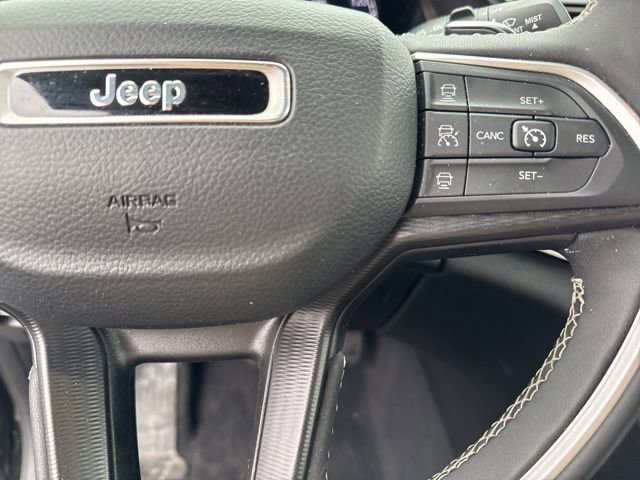Used 2023 Jeep Grand Cherokee L Laredo image 28