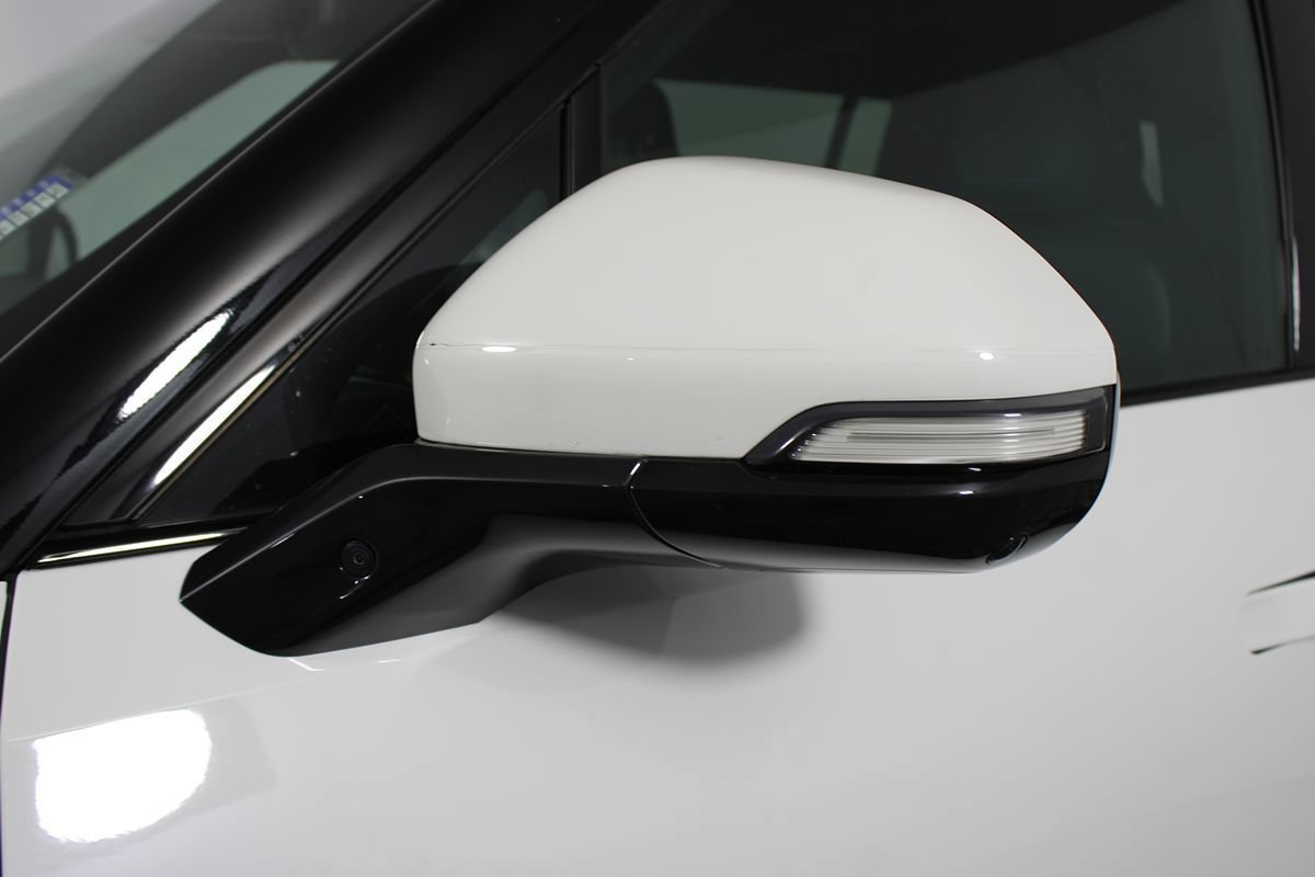 Used 2025 Rivian R1S Adventure Dual AWD/4WD image 8
