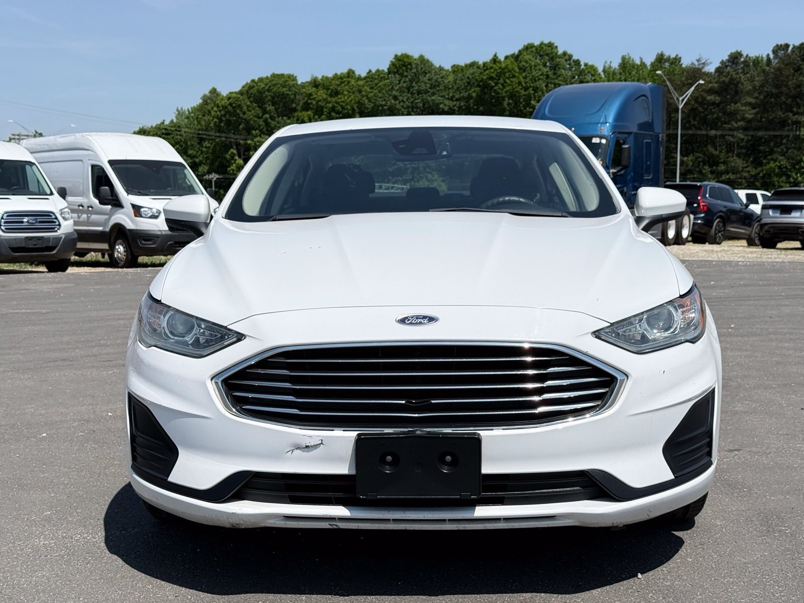 Used 2019 Ford Fusion SE FWD image 2