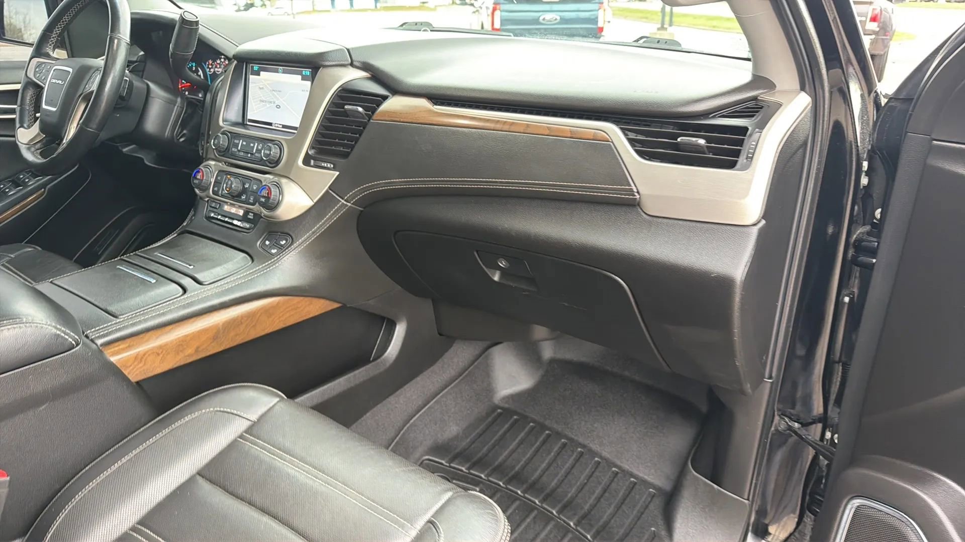 Used 2019 GMC Yukon Denali w/ Denali Ultimate Package image 86