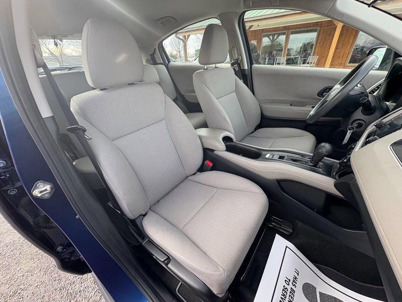 Used 2017 Honda HR-V LX image 44