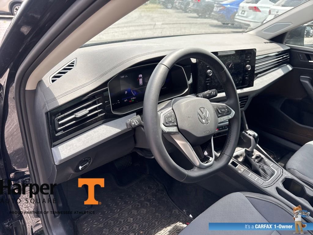 Used 2025 Volkswagen Jetta SE w/ Sunroof Package FWD image 14