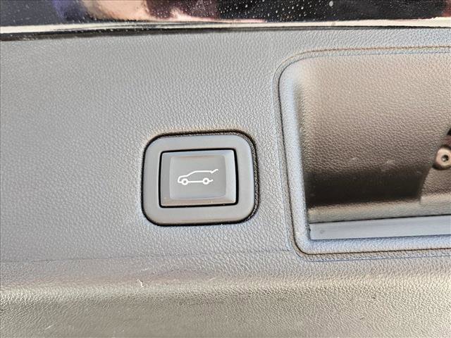 Used 2023 GMC Terrain SLE w/ Driver Convenience Package FWD image 28