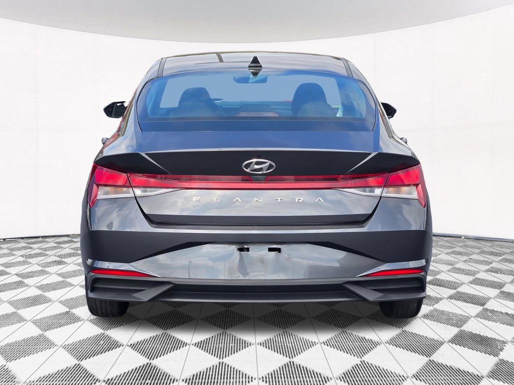 Used 2023 Hyundai Elantra SE w/ Cargo Package FWD image 19