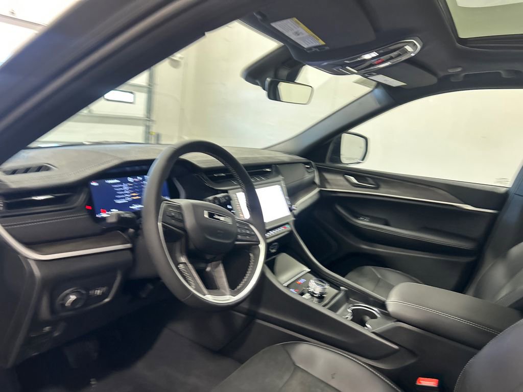 New 2026 Jeep Grand Cherokee Altitude image 17